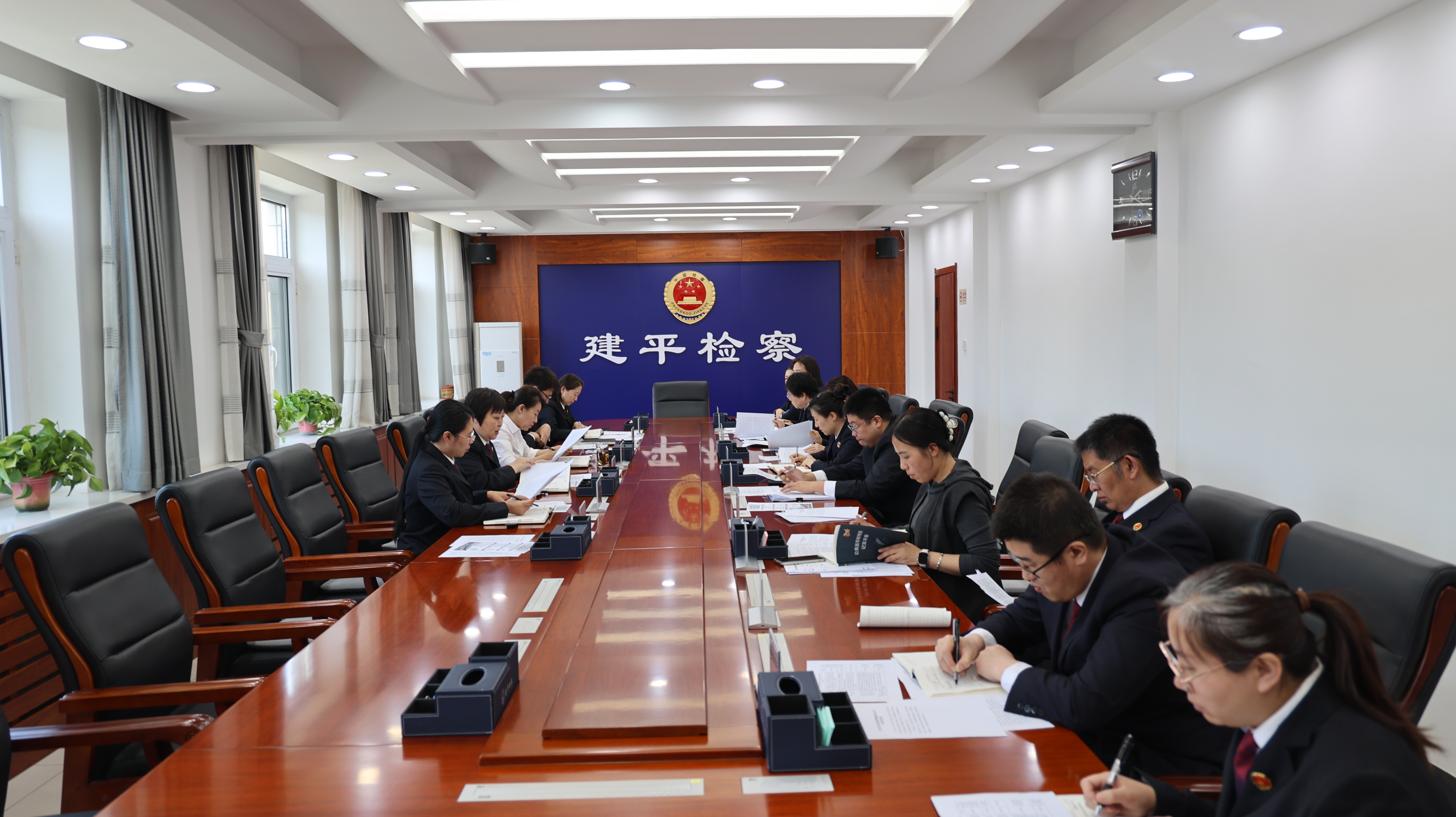 建平县人民检察院召开党组（扩大）会议研究部署第二季度检察工作